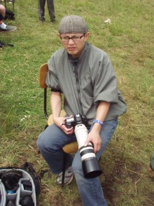 Photographer Neil Ta with a really big camera